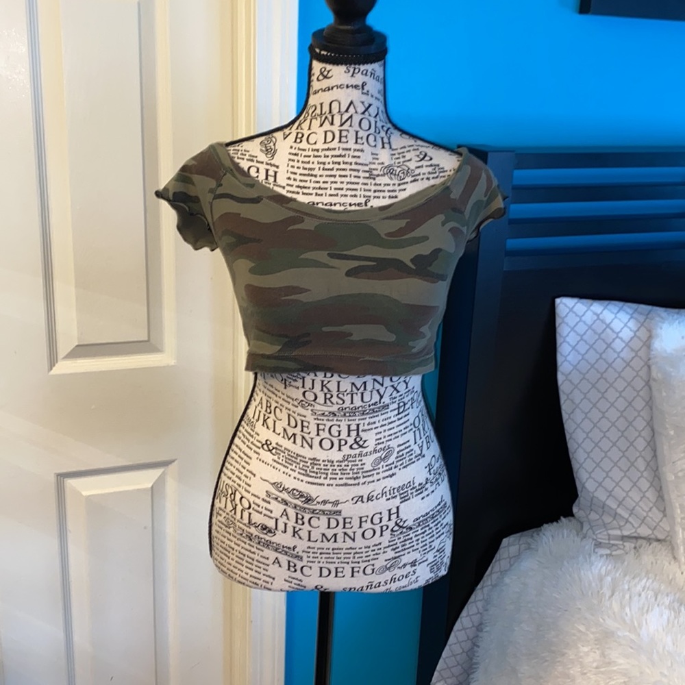 Camo crop top